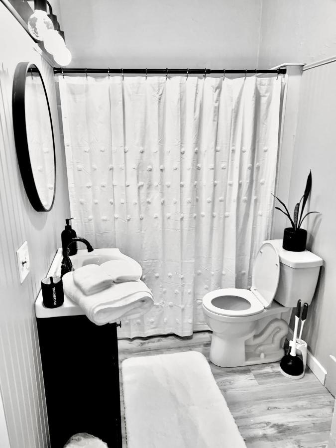 Newly Renovated Cozy Home Minutes From Broadmoor And Downtownコロラドスプリングス エクステリア 写真