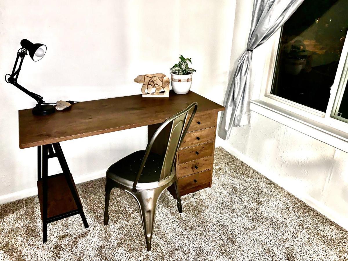 Newly Renovated Cozy Home Minutes From Broadmoor And Downtownコロラドスプリングス エクステリア 写真