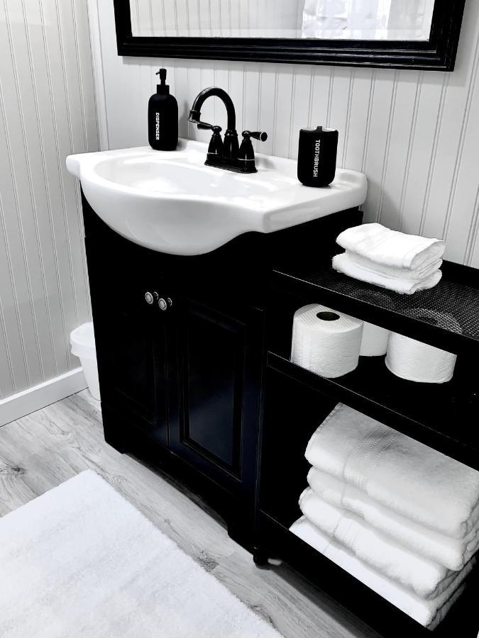 Newly Renovated Cozy Home Minutes From Broadmoor And Downtownコロラドスプリングス エクステリア 写真
