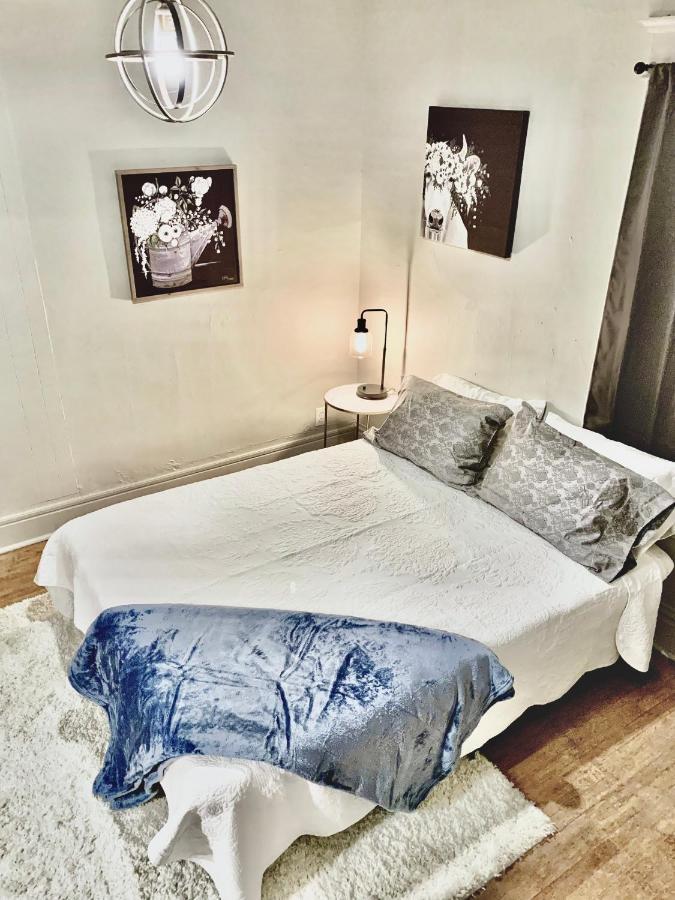 Newly Renovated Cozy Home Minutes From Broadmoor And Downtownコロラドスプリングス エクステリア 写真