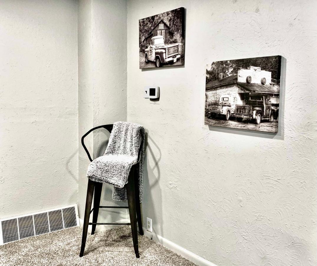 Newly Renovated Cozy Home Minutes From Broadmoor And Downtownコロラドスプリングス エクステリア 写真