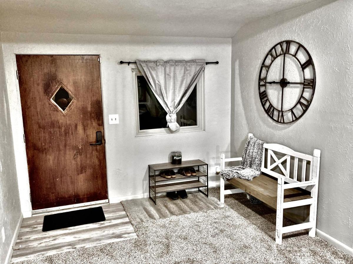 Newly Renovated Cozy Home Minutes From Broadmoor And Downtownコロラドスプリングス エクステリア 写真