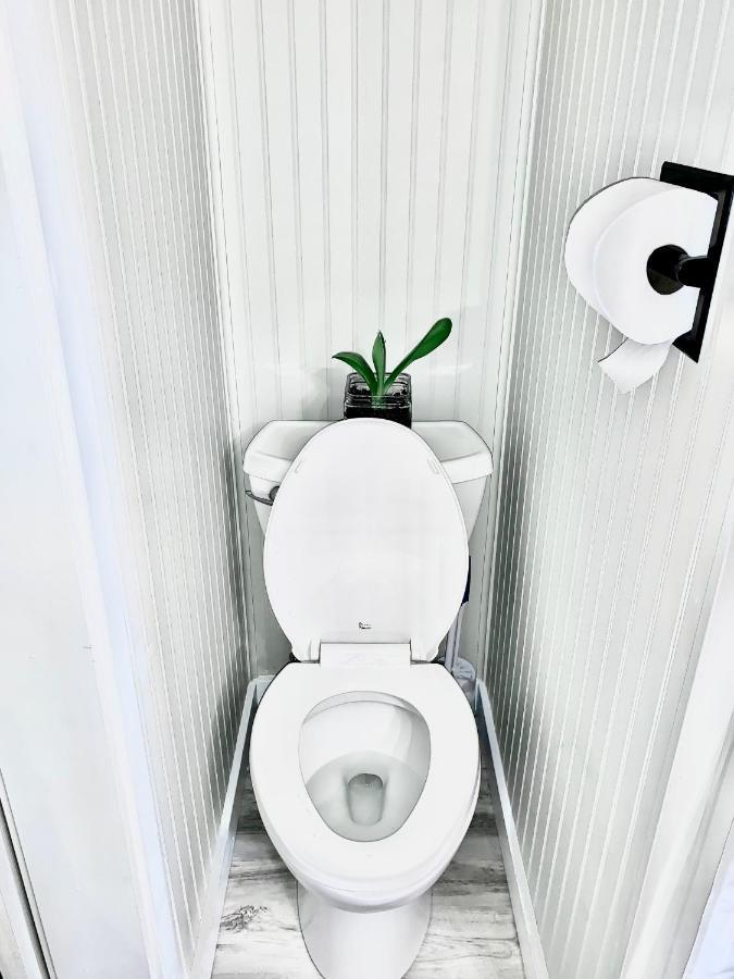 Newly Renovated Cozy Home Minutes From Broadmoor And Downtownコロラドスプリングス エクステリア 写真