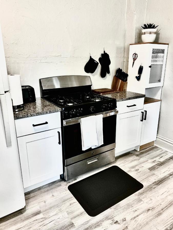 Newly Renovated Cozy Home Minutes From Broadmoor And Downtownコロラドスプリングス エクステリア 写真